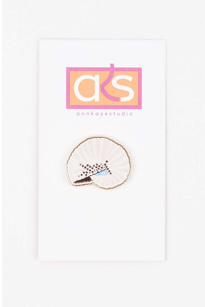 Baby's Ear Shell Needleminder